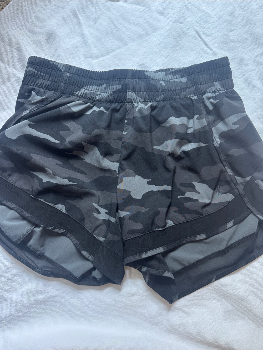 Athleta Black Camo Performance Shorts, sz XS